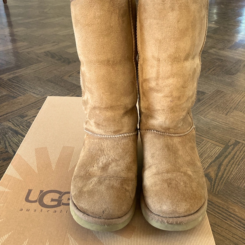 UGG 5815 Classic Tall Tan Suede Boots - Size 7